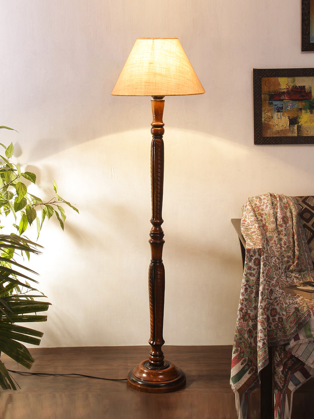 White Jute Conical wooden floor lamp Main image