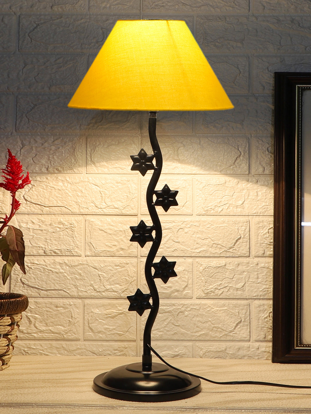 Yellow Cotton Zig Zag Star Table Lamp with Iron Base (AE05)