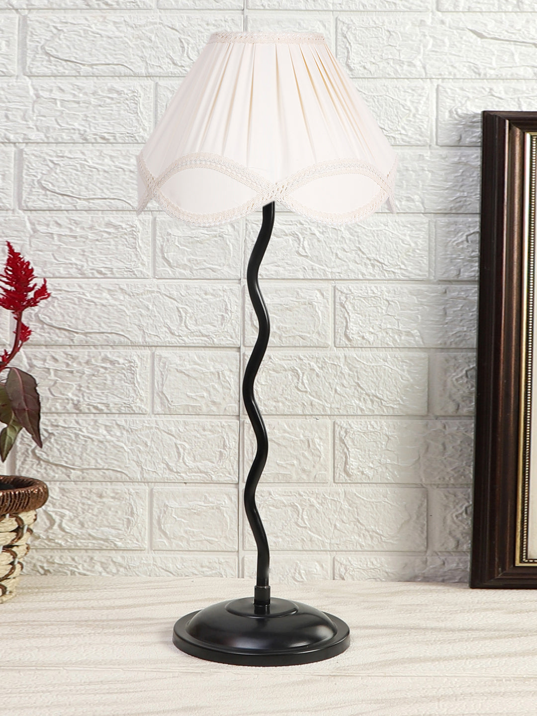 Vintage Off-White Cotton Zig Zag Table Lamp with Iron Base (AE15)