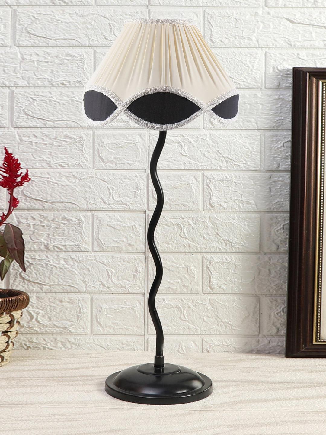 Vintage Black & White Cotton Zig Zag Table Lamp with Iron Base (AE18)