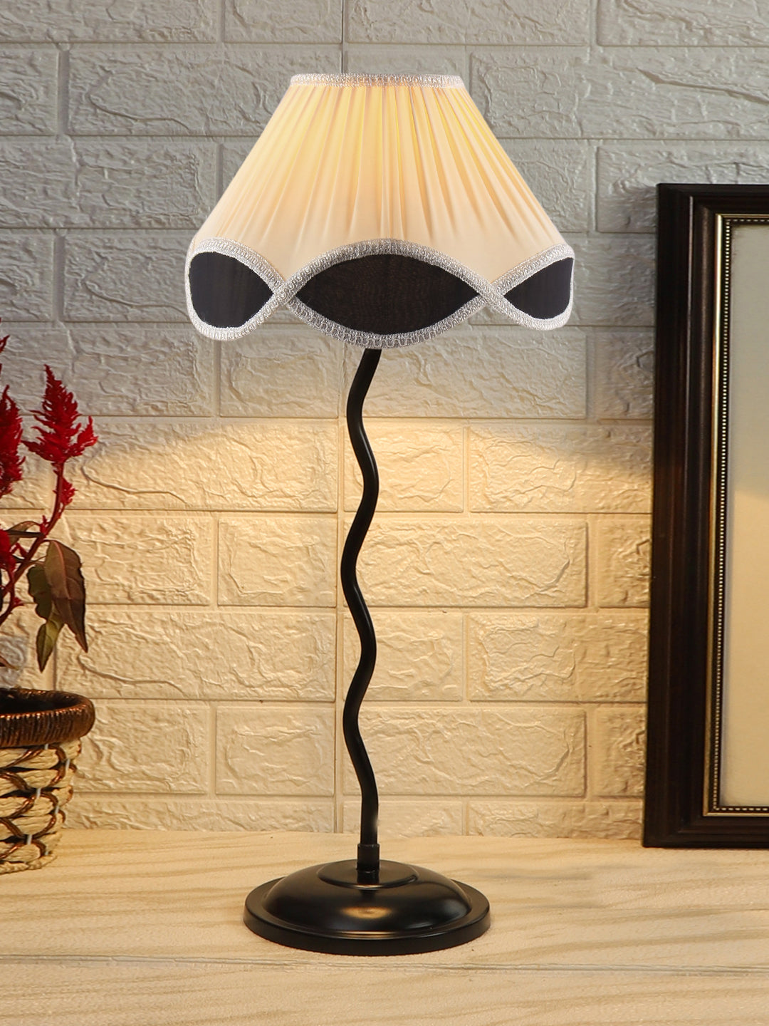 Vintage Black & White Cotton Zig Zag Table Lamp with Iron Base (AE18)
