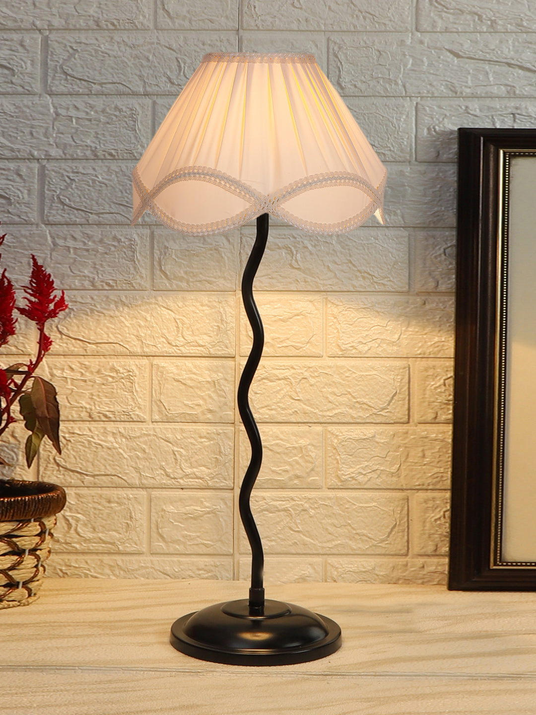 Vintage Off-White Cotton Zig Zag Table Lamp with Iron Base (AE15)