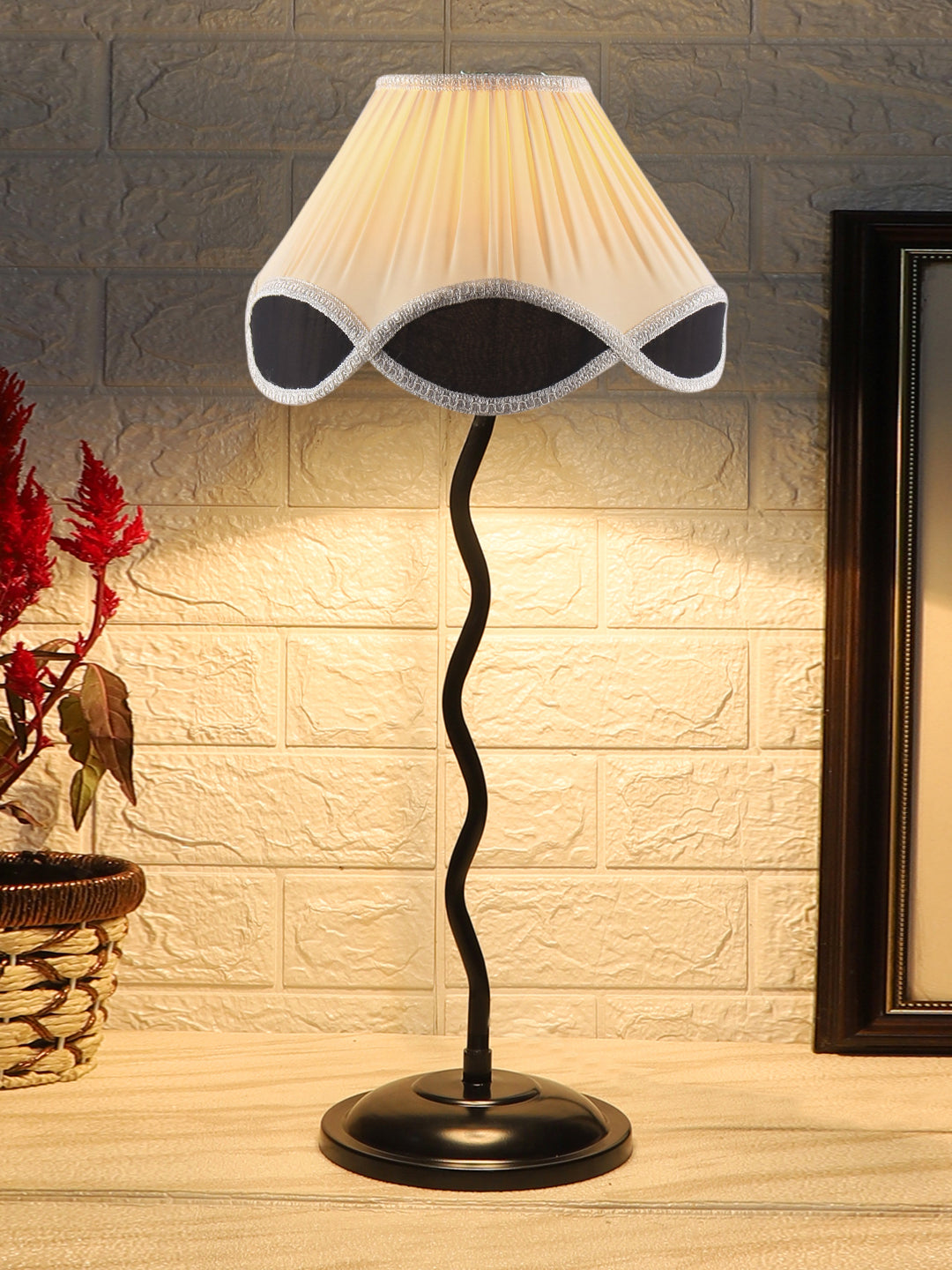 Vintage Black & White Cotton Zig Zag Table Lamp with Iron Base (AE18)